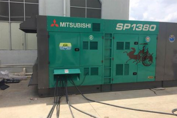 海陵为什么有些柴油发电机组的输出电压可以调节？