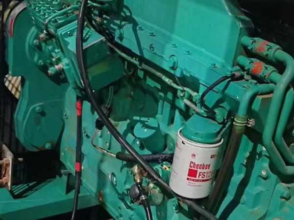 海陵如何确定新的发电机组控制系统是否与原系统兼容？