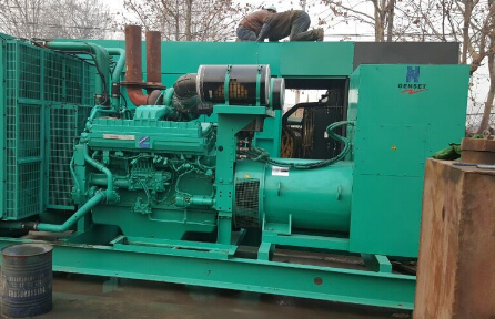 海陵发电机组如何判断水冷式机油散热器内部是否需要清洗？